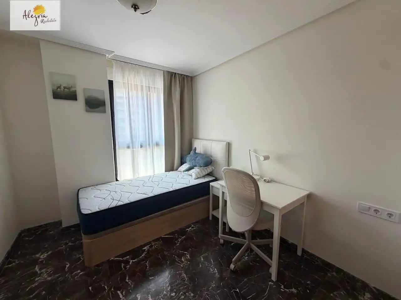 Dormitori de Apartament de lloguer en Valencia amb Aire condicionat, Calefacció i Jardí privat