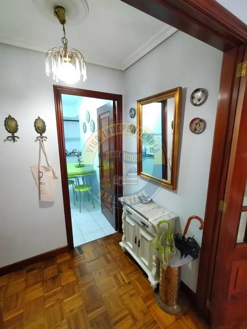 Piso de alquiler en Calle TORRECEDEIRA, Berbés - Peritos