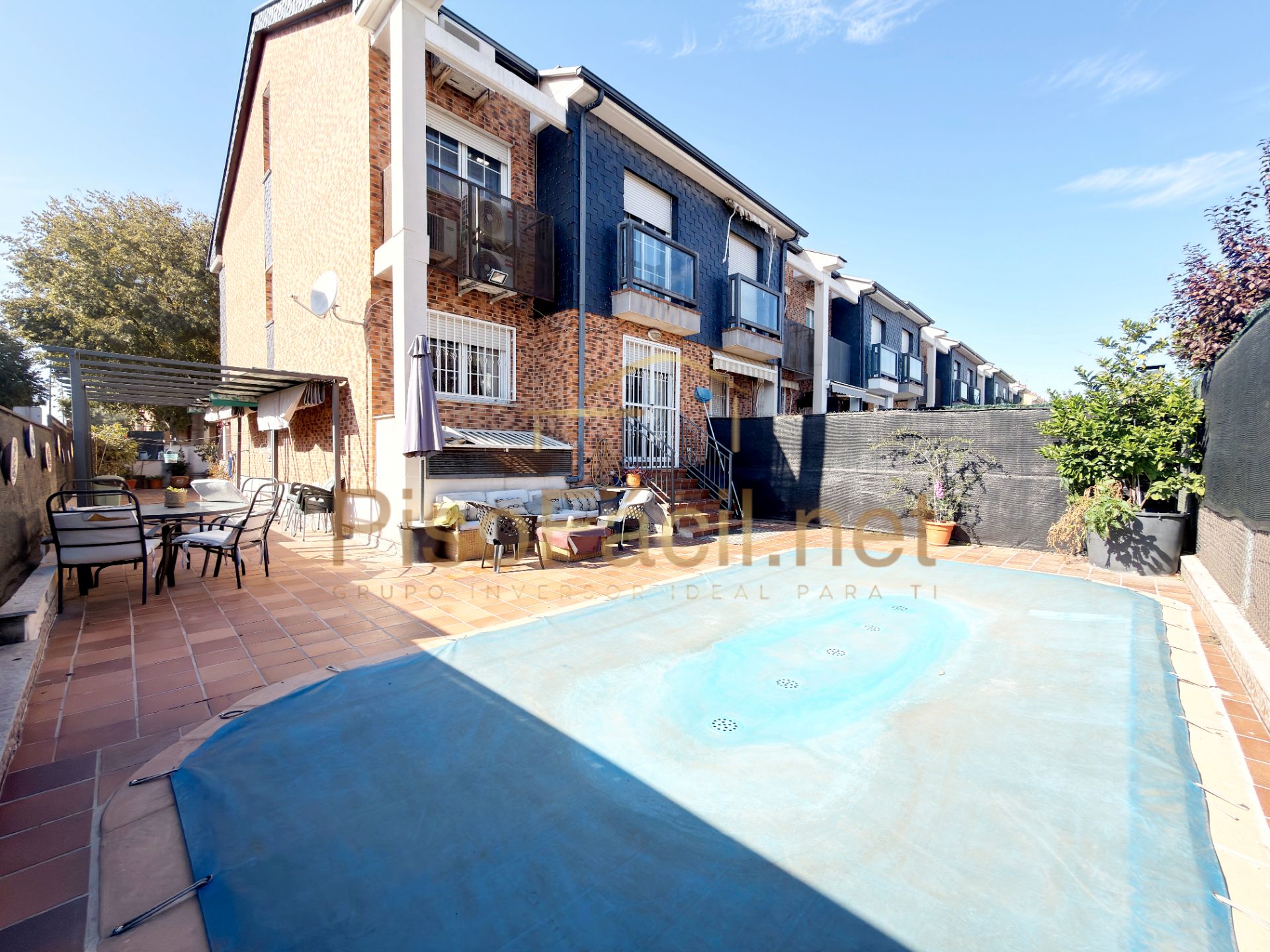 Exterior view of House or chalet for sale in Valdemoro  with Air Conditioner, Heating and Private garden