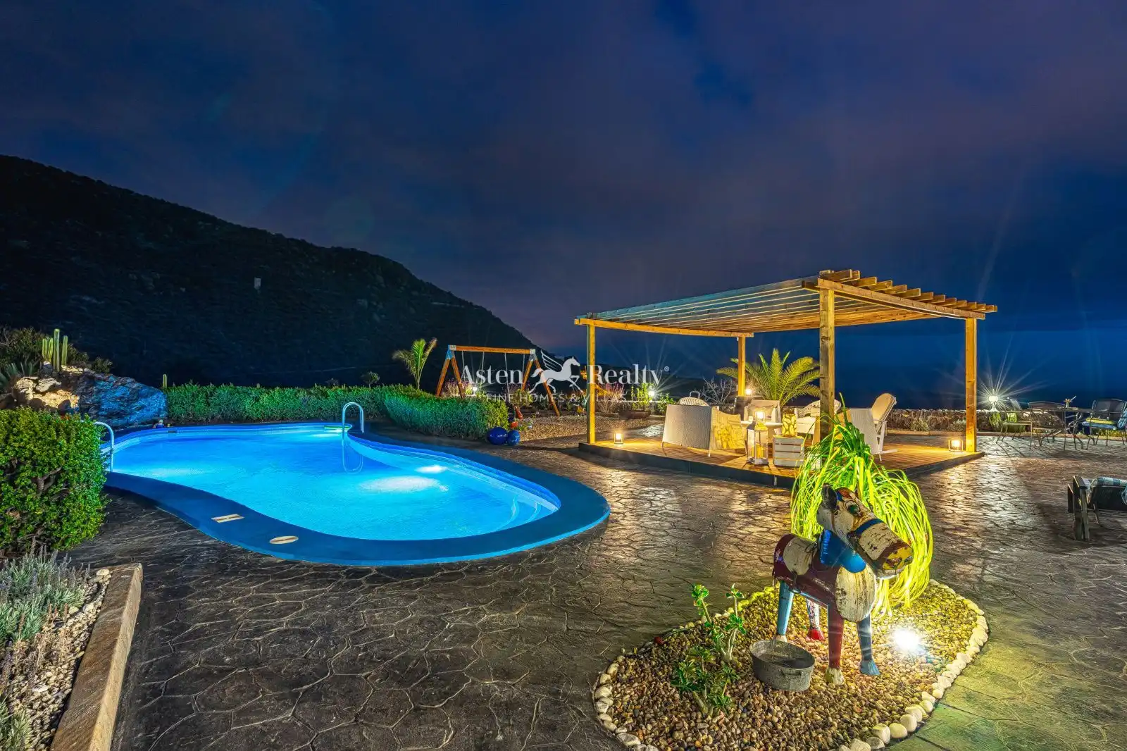 Vista exterior de Casa o chalet en venta en Santiago del Teide con Aire acondicionado, Calefacción y Piscina