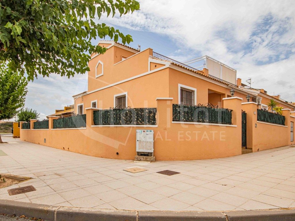 Single-family semi-detached to rent in Calle Laurel, 124, El Pinar de Campoverde