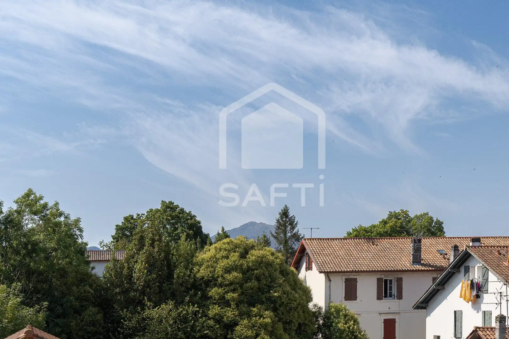 Vista exterior de Apartamento en venta en Irun  con Calefacción y Balcón