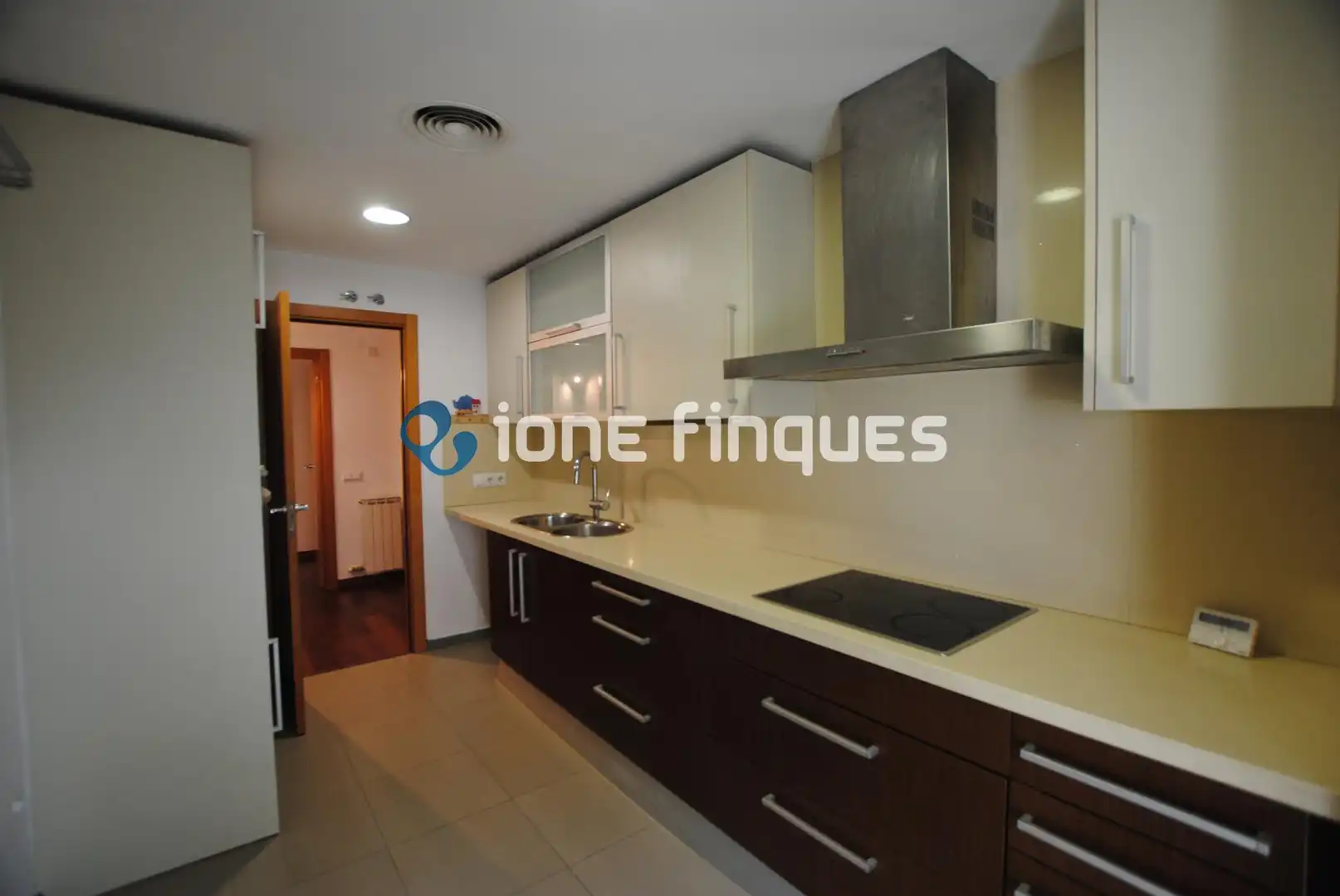 Küche von Wohnung zum Verkauf in Sant Cugat del Vallès mit Heizung, Privatgarten und Terrasse