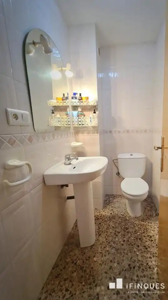 Baño de Planta baja en venta en Castellar del Vallès con Calefacción, Terraza y Internet