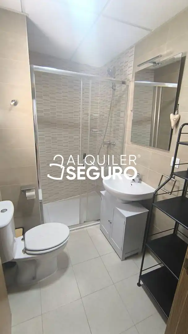 Baño de Piso de alquiler en Sevilla con Aire acondicionado