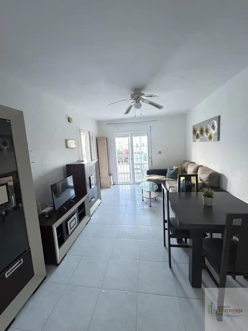 Sala de estar de Casa o chalet en venta en Torrevieja con Calefacción, Terraza y Piscina comunitaria