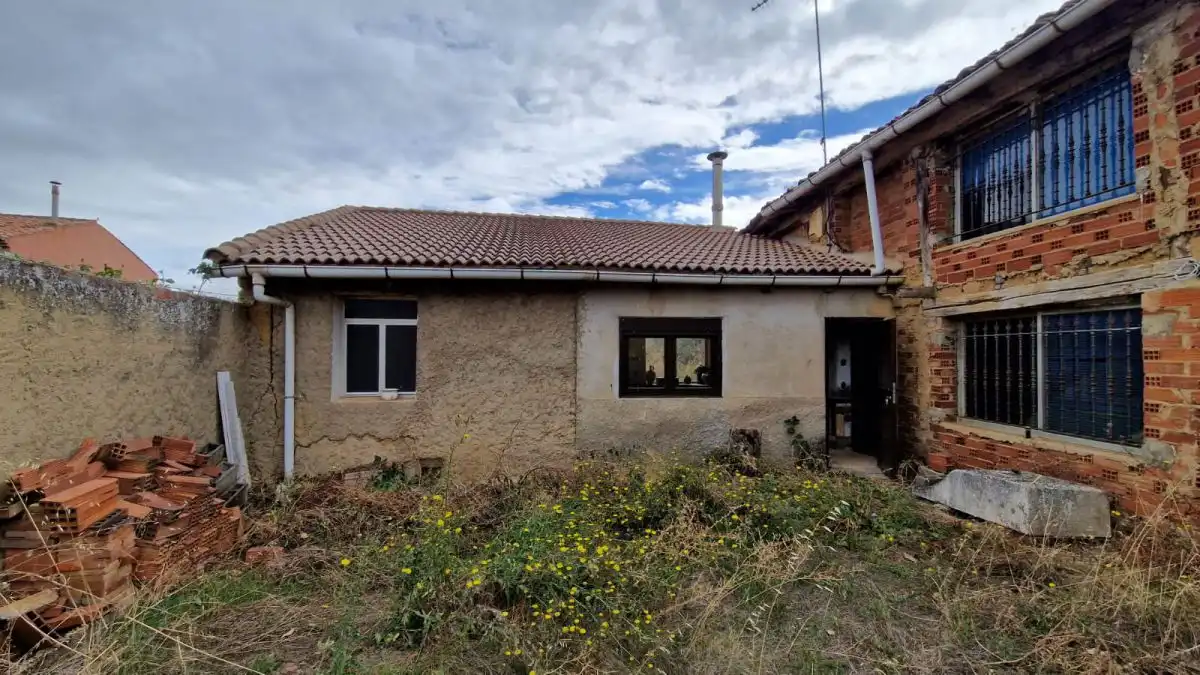 Vista exterior de Casa o xalet en venda en Villaturiel
