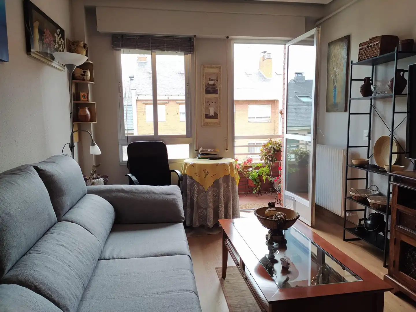 Sala de estar de Piso en venta en Ponferrada con Calefacción, Terraza y Trastero