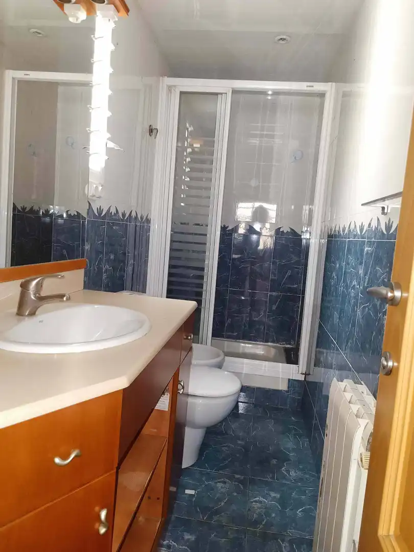 Bany de Àtic en venda en El Prat de Llobregat amb Parquet i Terrassa