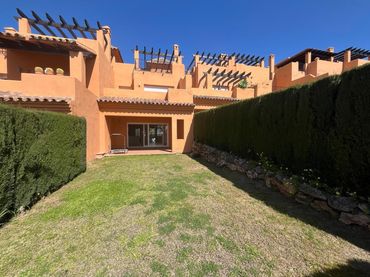 Adossat amb piscina en venda a Calle Felisa de Cortes 8D