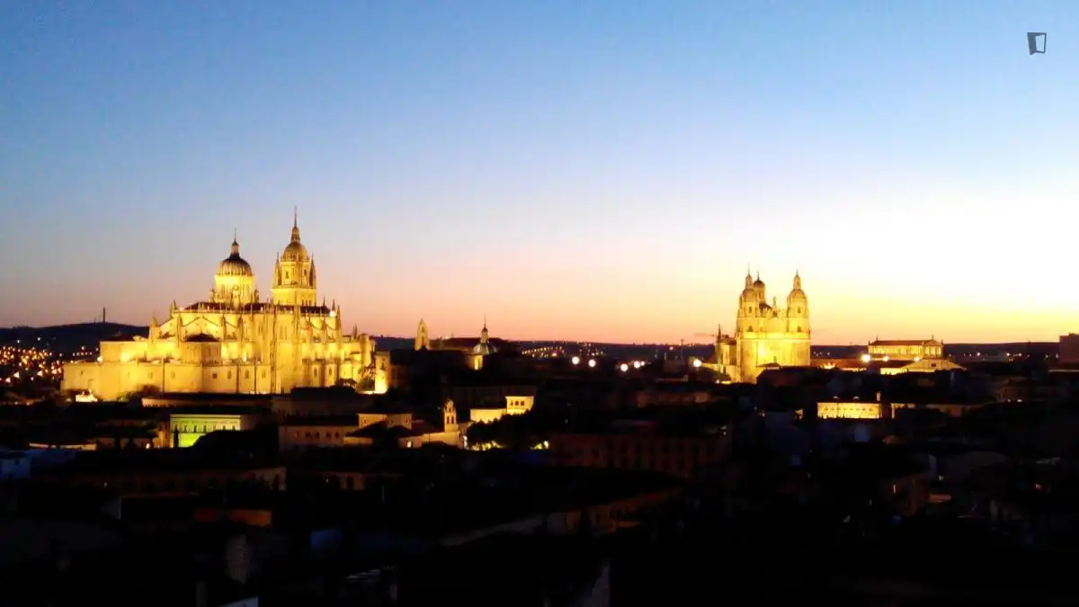 Vista exterior de Casa o xalet per a compartir en Salamanca amb Calefacció, Moblat i Forn