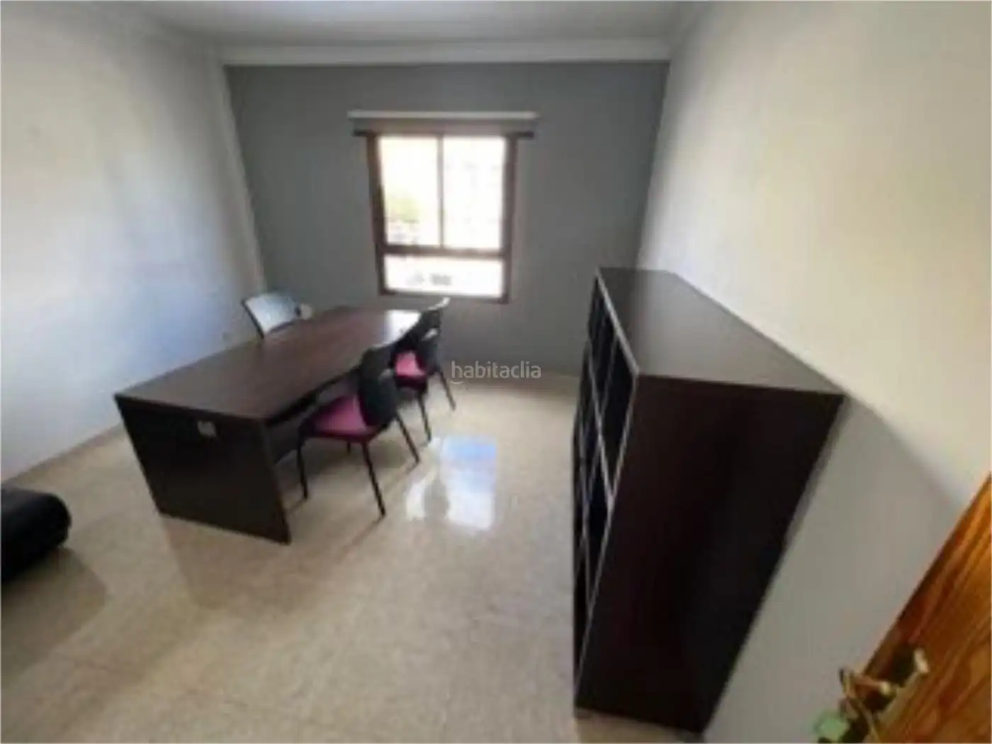 Office space to rent in Avenida de Carlos V 79