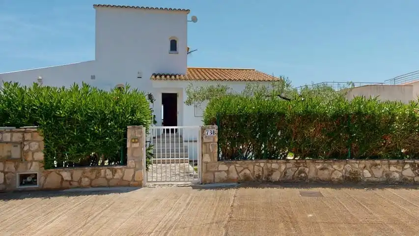 Vista exterior de Casa o xalet en venda en L'Ametlla de Mar  amb Aire condicionat, Jardí privat i Terrassa