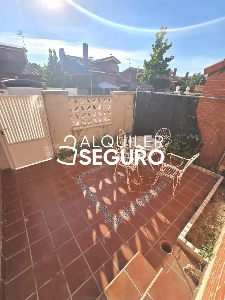 Jardí de Casa o xalet de lloguer en Meco amb Calefacció i Terrassa