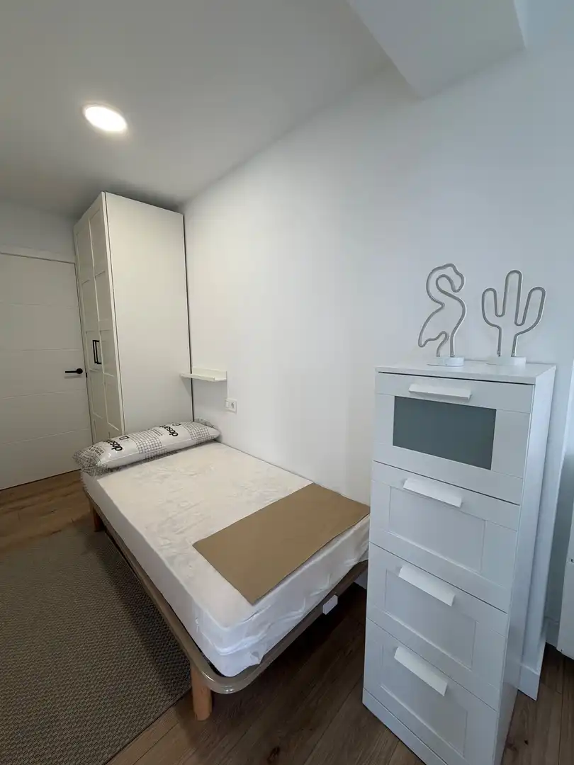 Dormitori de Apartament de lloguer en Lugo amb Calefacció i Moblat