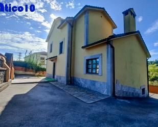 Exterior view of House or chalet for sale in Oviedo   with Heating, Parquet flooring and Storage room