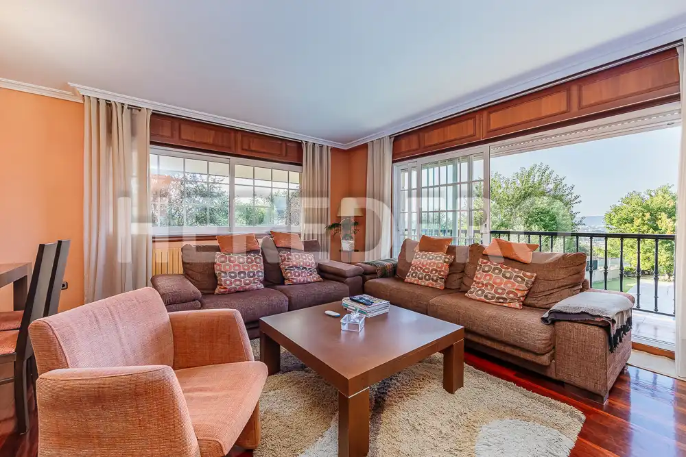 Sala de estar de Casa o chalet en venta en Vigo  con Calefacción, Jardín privado y Terraza