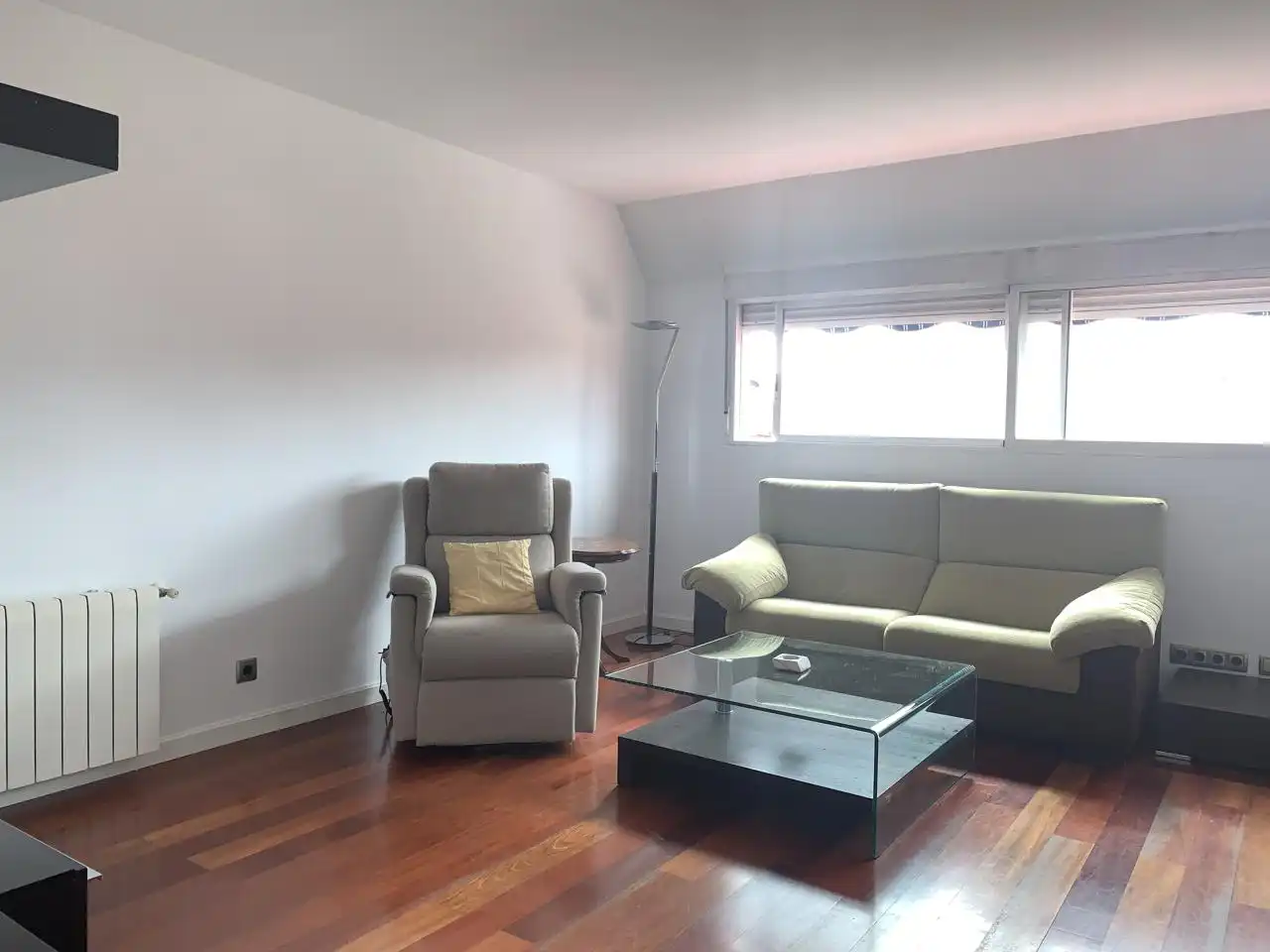 Wohnzimmer von Dachboden zur Miete in Madrid mit Klimaanlage, Heizung und Möbliert