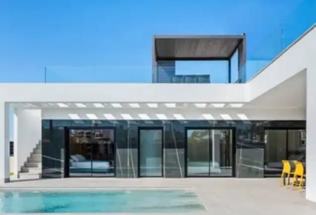 Vista exterior de Casa o xalet en venda en Málaga amb Aire condicionat, Jardí privat i Terrassa