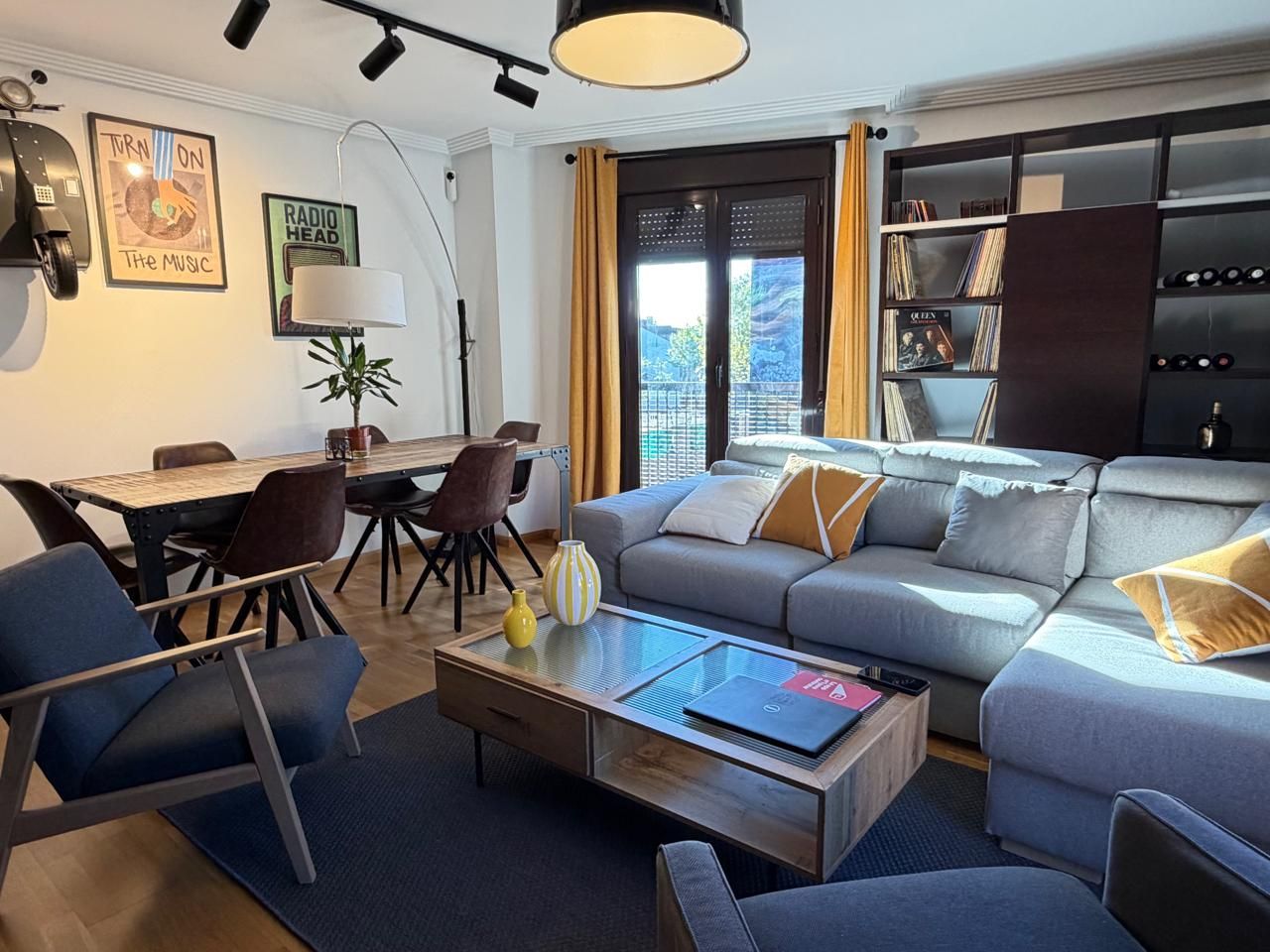 Living room of Duplex for sale in Sevilla la Nueva  with Air Conditioner, Heating and Storage room