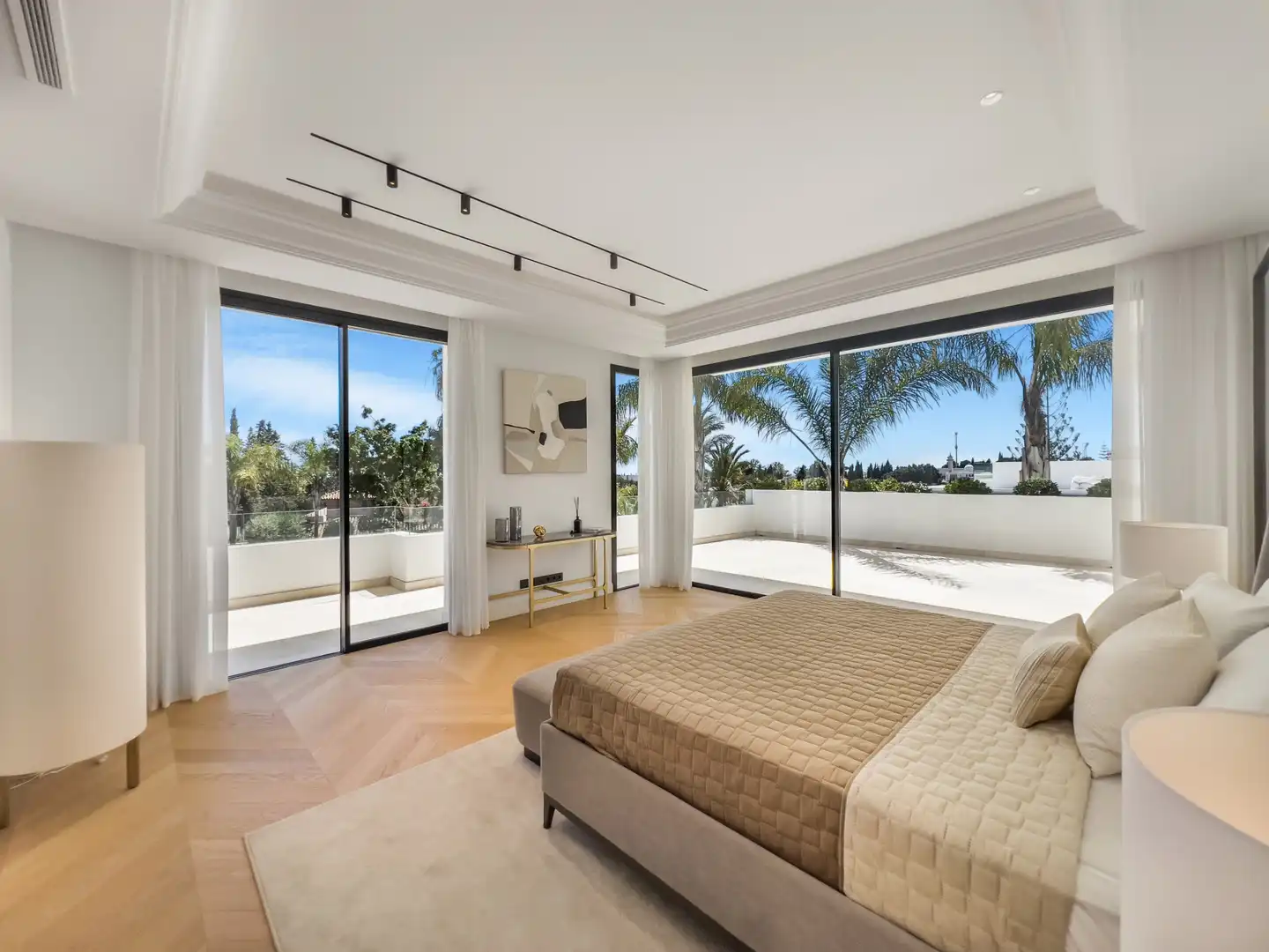 Schlafzimmer von Haus oder Chalet zum Verkauf in Marbella mit Klimaanlage, Heizung und Privatgarten