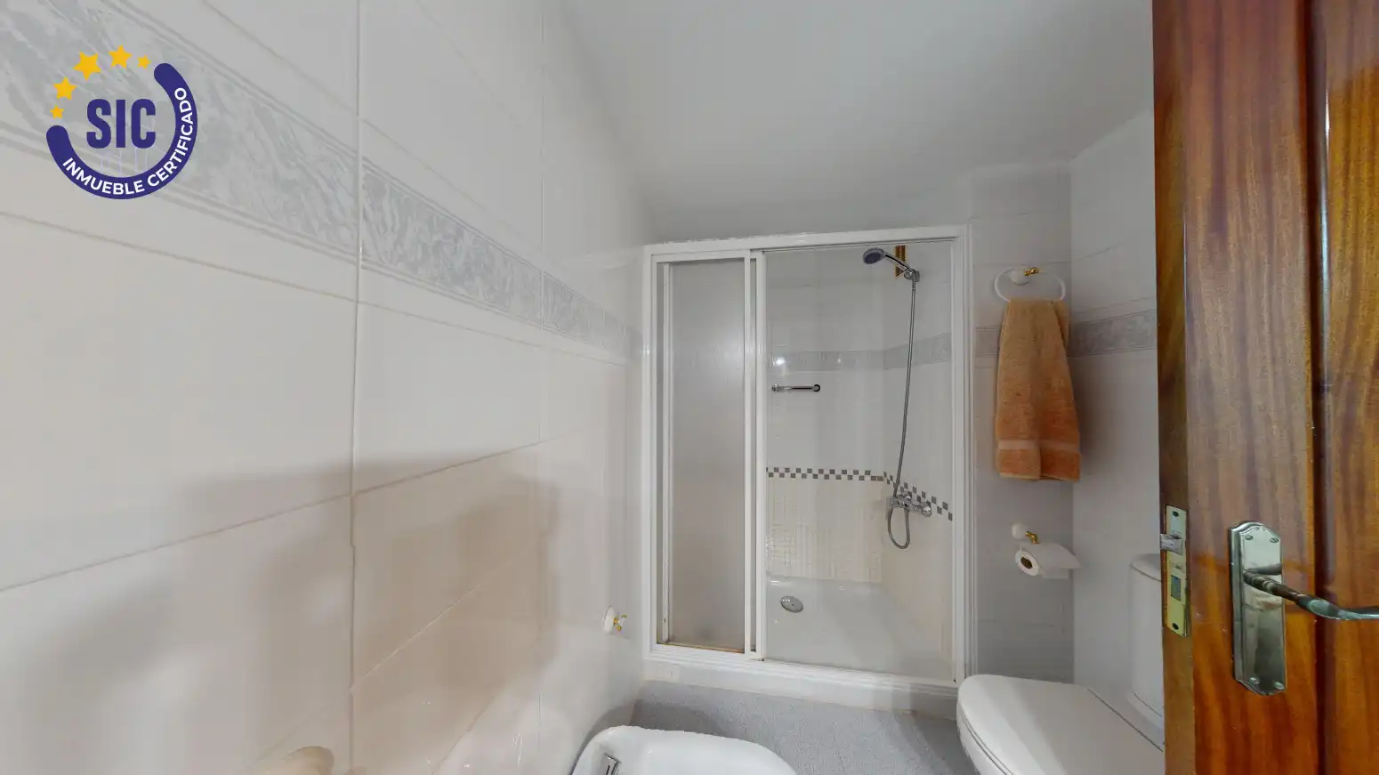 Baño de Piso en venta en Valencia con Calefacción y Amueblado