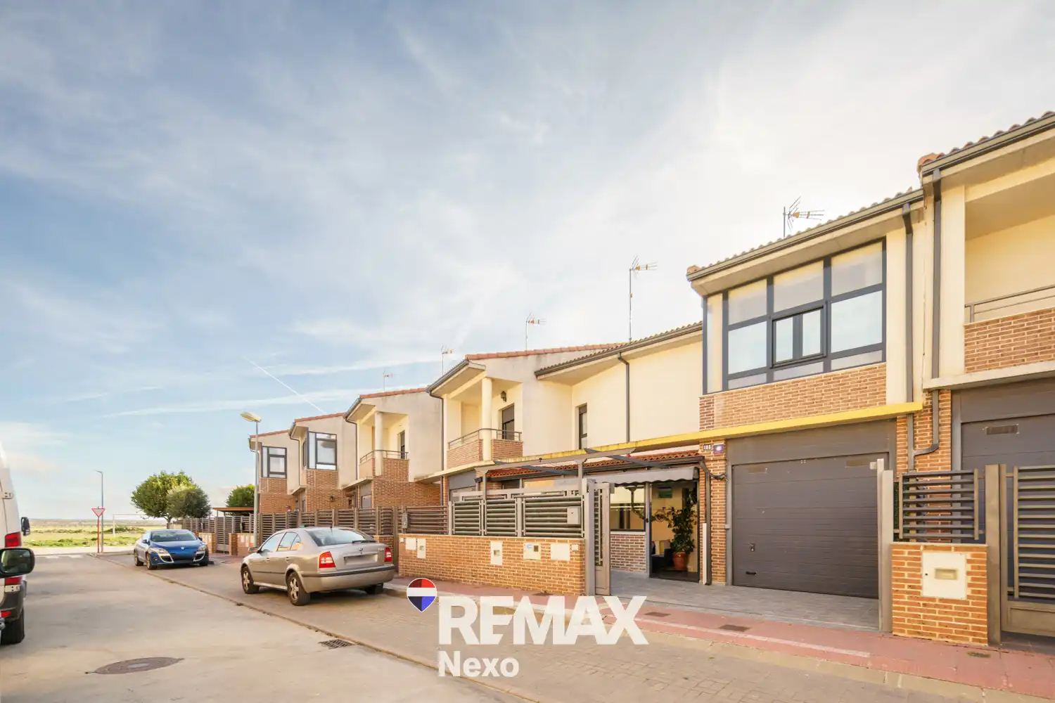 Vista exterior de Casa adosada en venta en Cigales con Calefacción, Jardín privado y Terraza