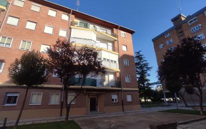 Exterior view of Flat for sale in Valladolid Capital  with Terrace and Balcony