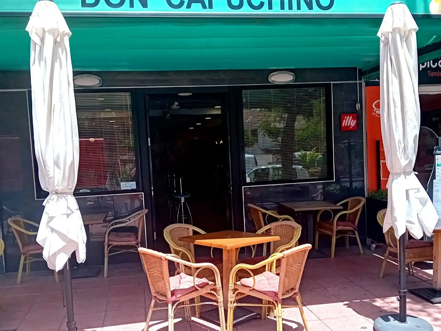 Local de alquiler en Estepona con Terraza y Amueblado