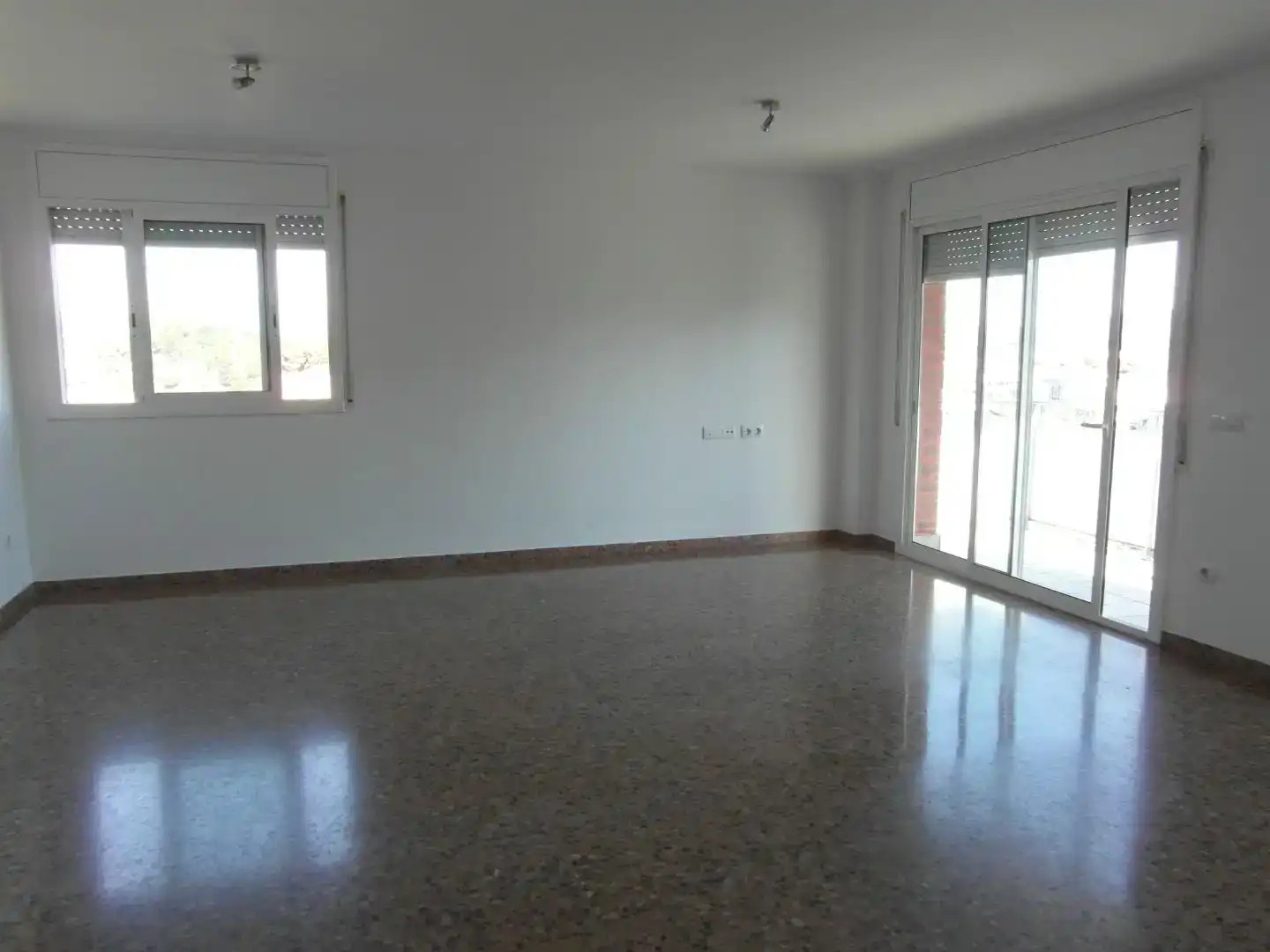 Living room of Flat for rent in Blanes  with Parquet flooring and Balcony