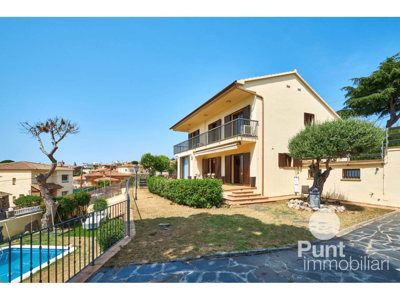 Exterior view of House or chalet for sale in Premià de Dalt  with Air Conditioner, Heating and Private garden