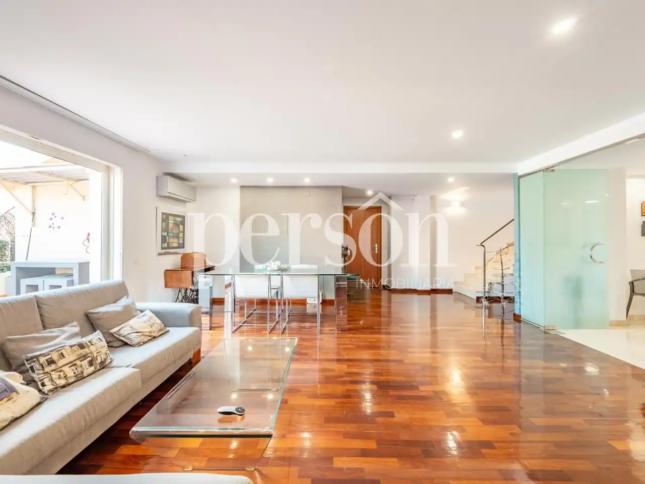 Sala d'estar de Dúplex en venda en Mislata amb Aire condicionat, Parquet i Terrassa