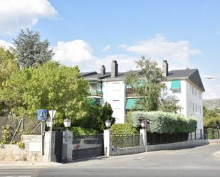 Vista exterior de Pis en venda en Collado Villalba amb Calefacció, Parquet i Piscina comunitària