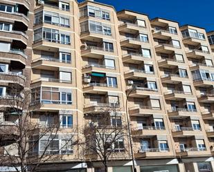 Vista exterior de Pis en venda en  Logroño amb Calefacció, Terrassa i Balcó