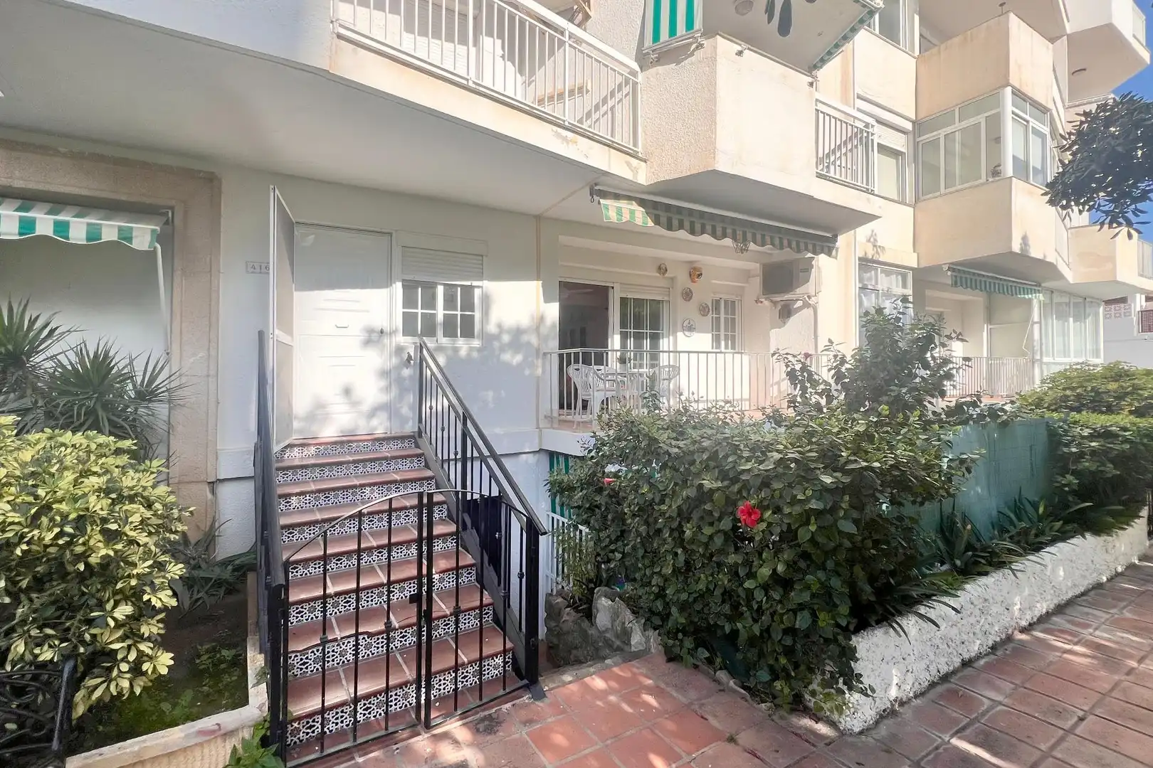 Piso en venta en Calle CIUDAD DE PORCUNA, La Carihuela - Los Nidos