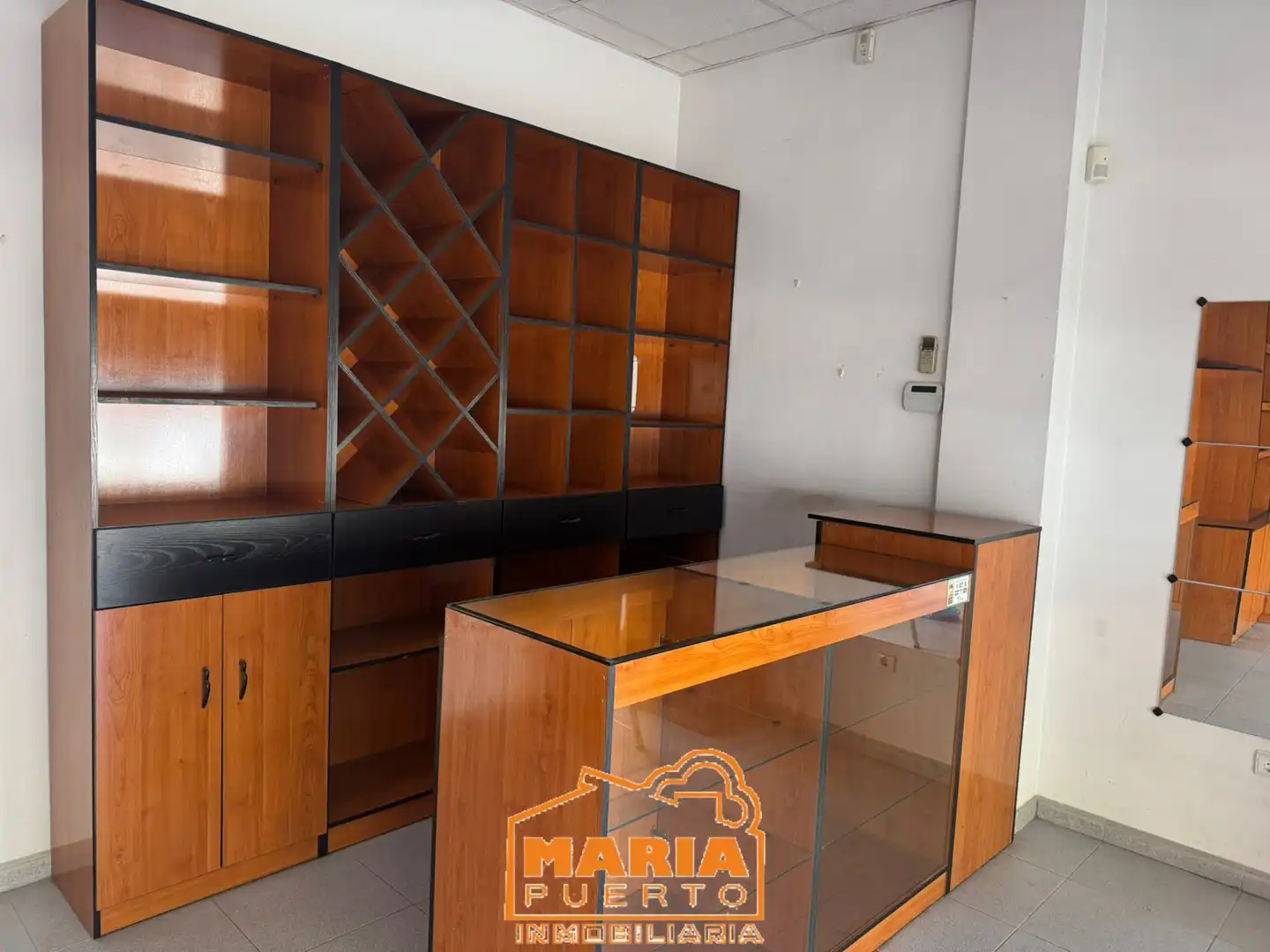Local en venta en El Cónsul - Ciudad Universitaria - El Romeral