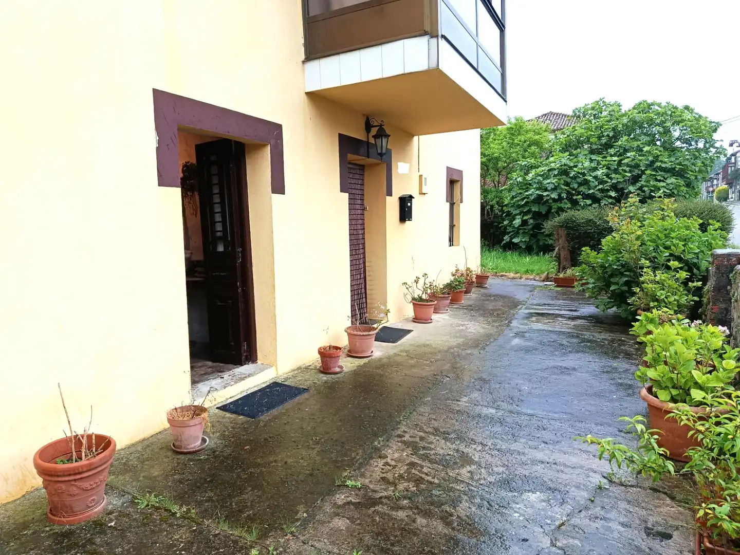 Vista exterior de Casa o chalet en venta en Santiurde de Toranzo con Jardín privado, Amueblado y Balcón