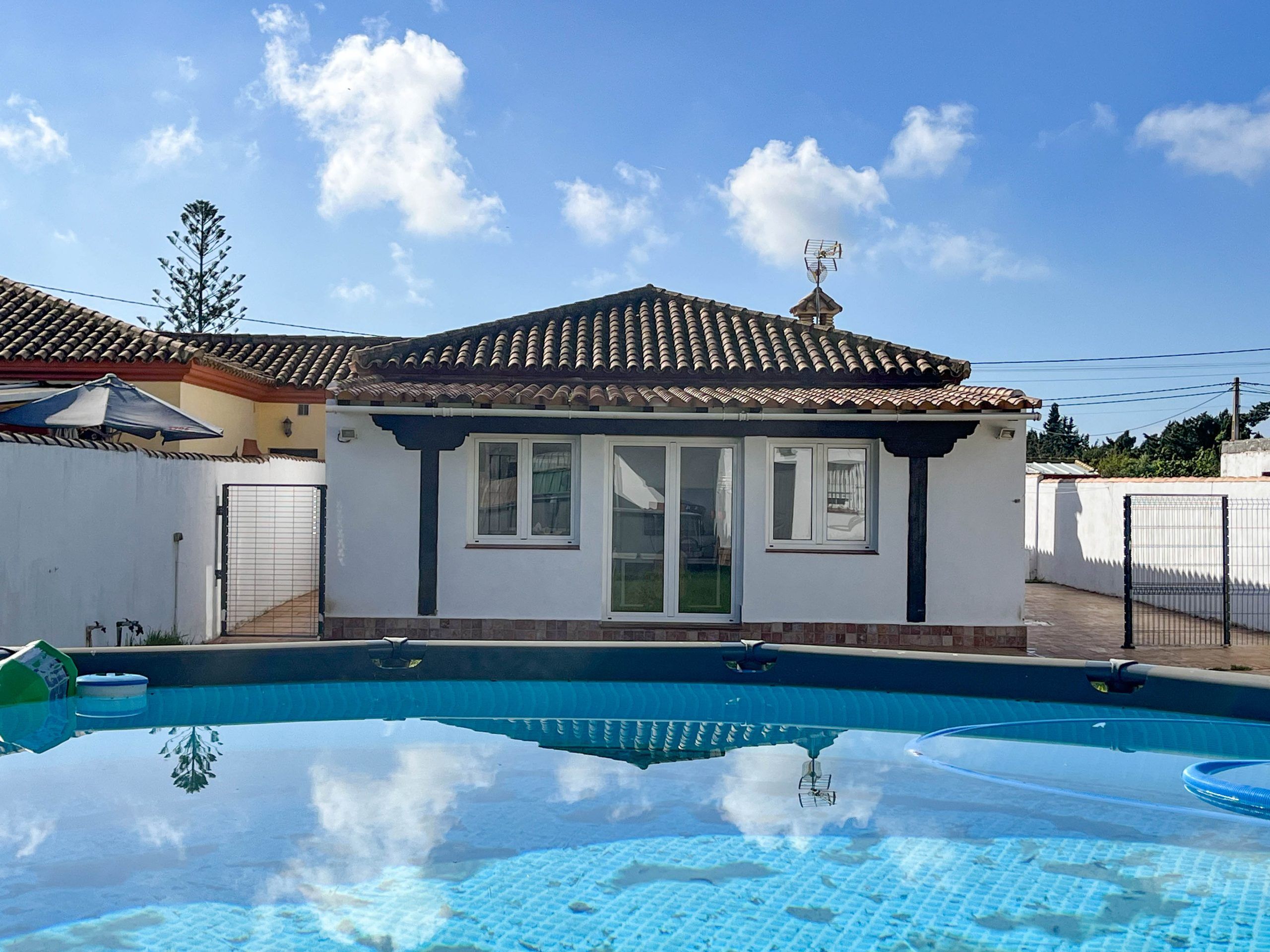 Piscina de Casa o xalet en venda en Chiclana de la Frontera
