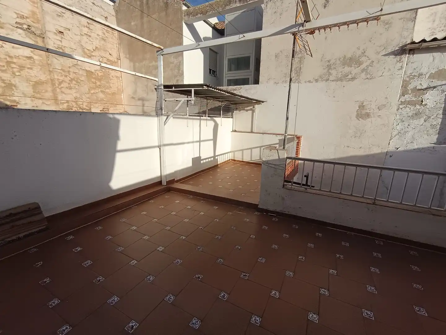 Terrasse von Einfamilien-Reihenhaus zum Verkauf in Jaén mit Klimaanlage, Heizung und Terrasse