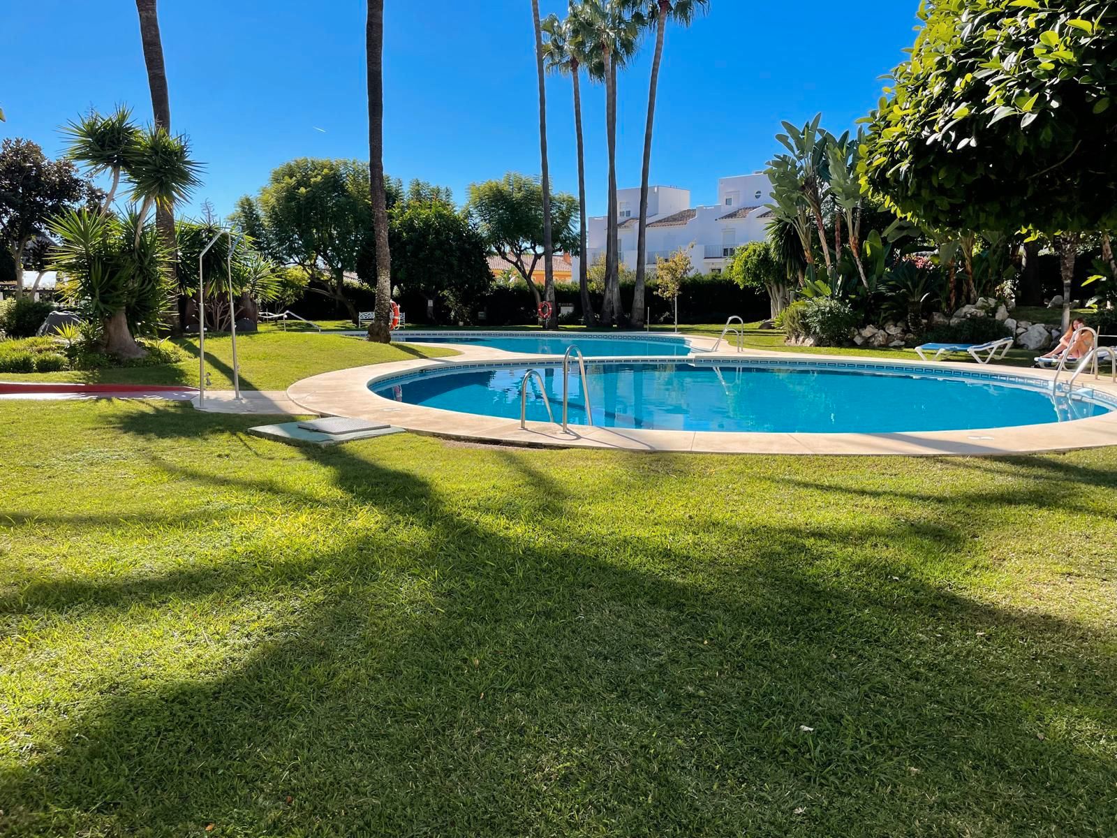 Piscina de Planta baixa de lloguer en Estepona amb Aire condicionat, Calefacció i Terrassa