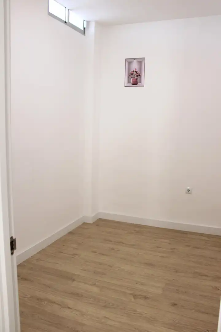 Habitación de Piso en venta en Oliva con Alarma