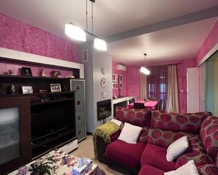 Sala d'estar de Casa adosada en venda en Benacazón amb Aire condicionat