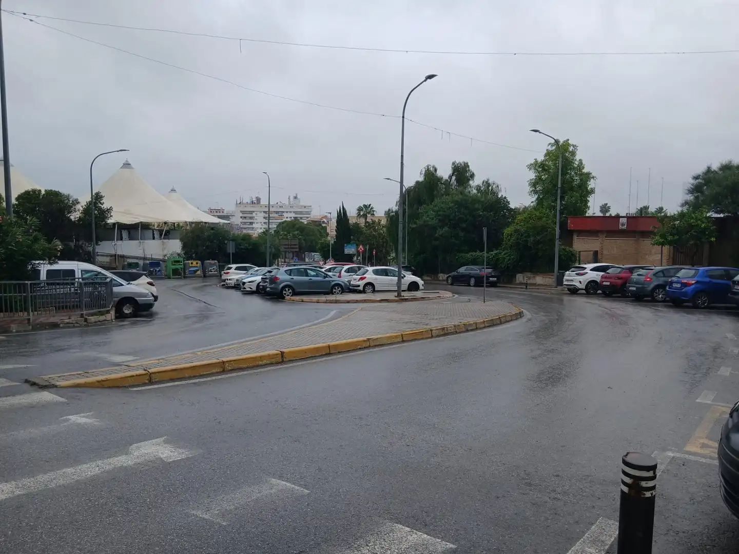 Parking of Commercial properties for sale in Camas  with Air Conditioner