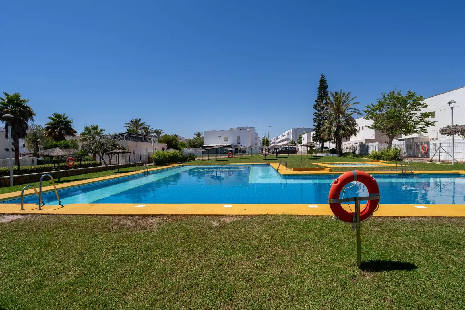 Pis amb piscina en venda a El Toyo, imagen 2