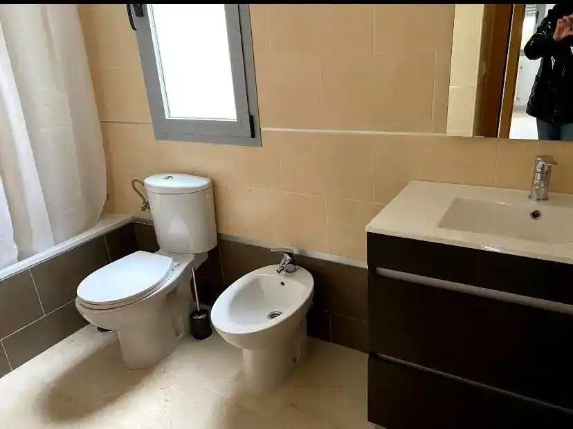 Bany de Pis en venda en Sanlúcar la Mayor amb Aire condicionat, Piscina i Moblat