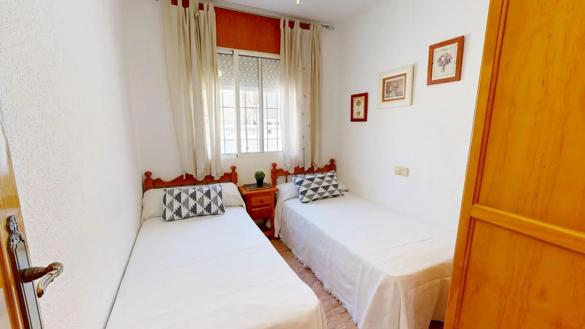 Dormitori de Casa adosada en venda en Torrevieja amb Aire condicionat, Calefacció i Jardí privat