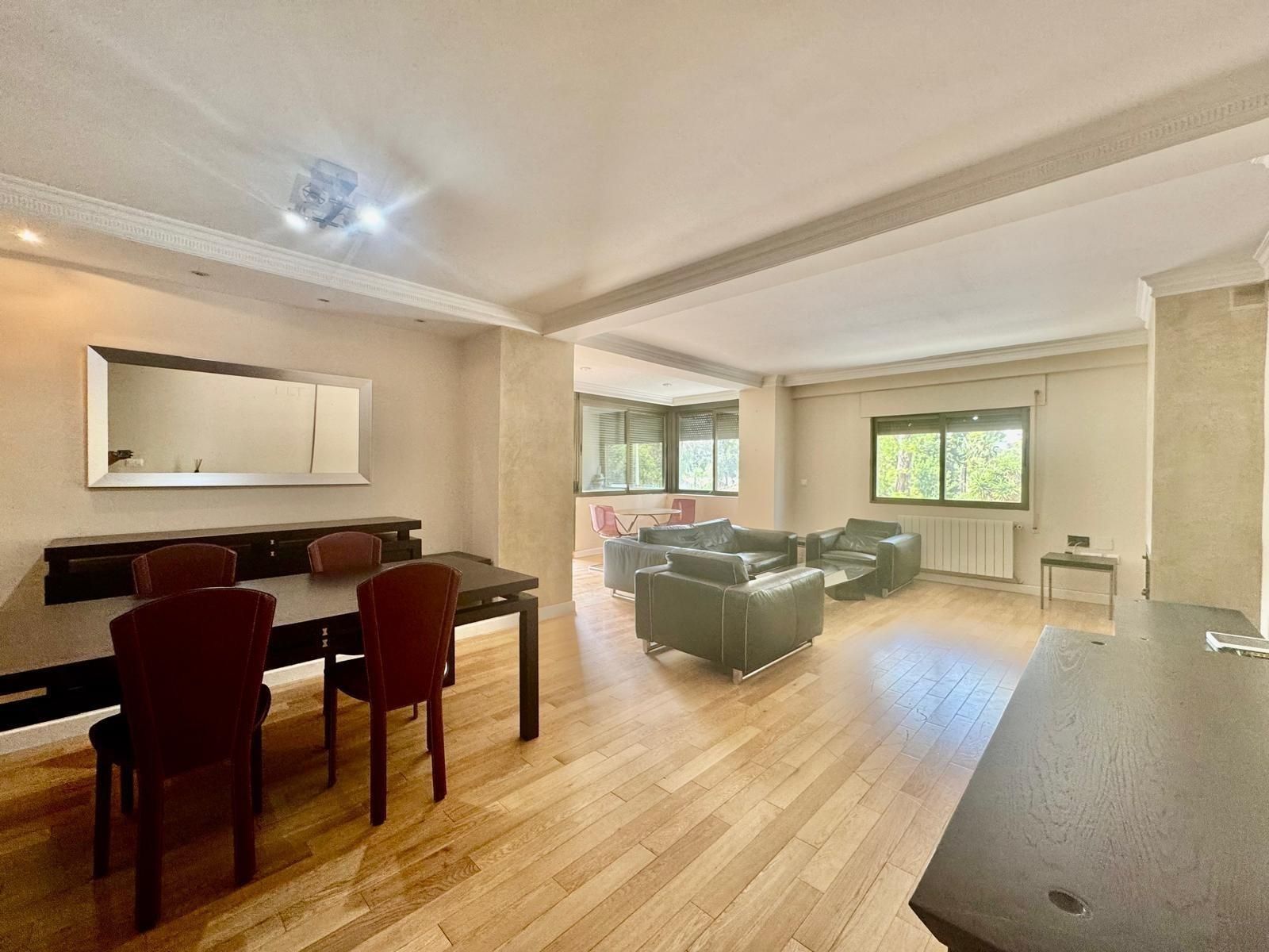 Sala d'estar de Pis en venda en Jerez de la Frontera amb Parquet, Terrassa i Balcó