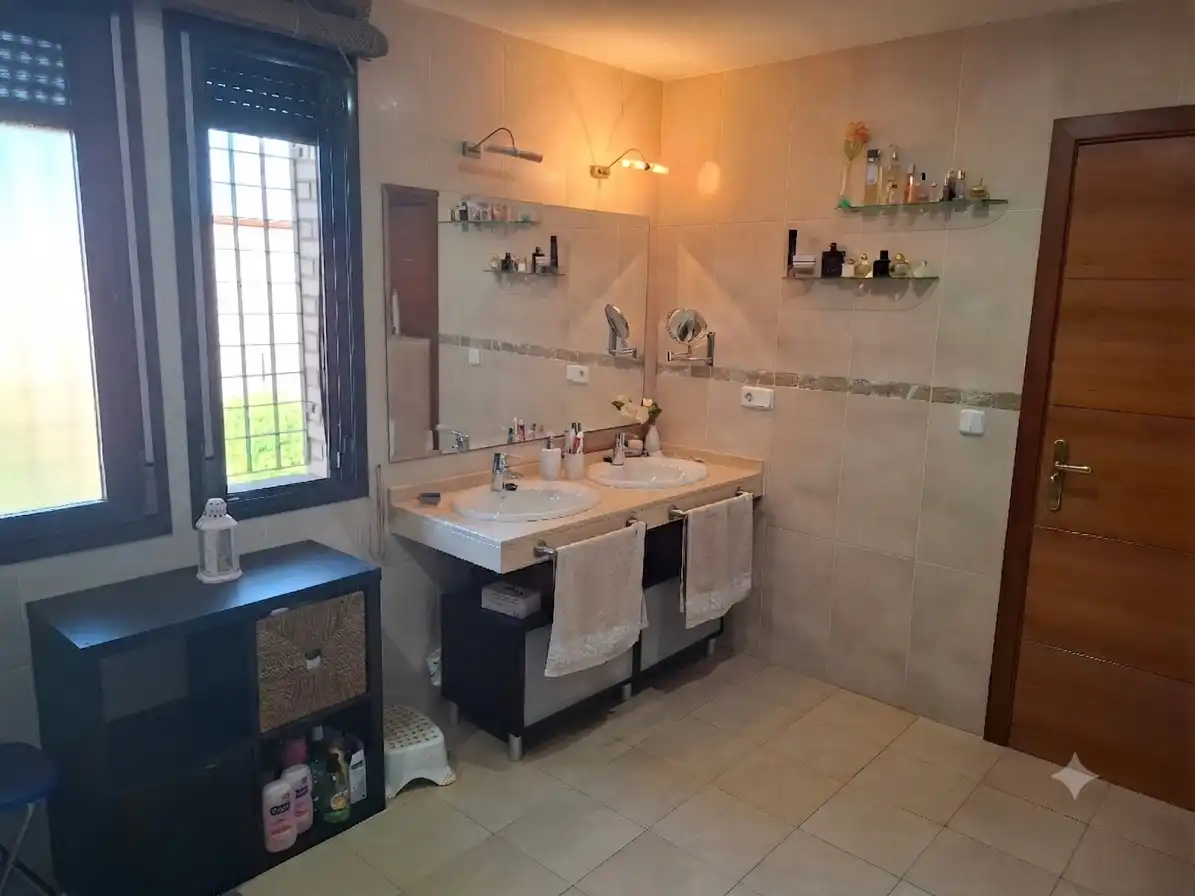 Bathroom of Houses for sale in Ciudad Real  with Air Conditioner, Heating and Terrace