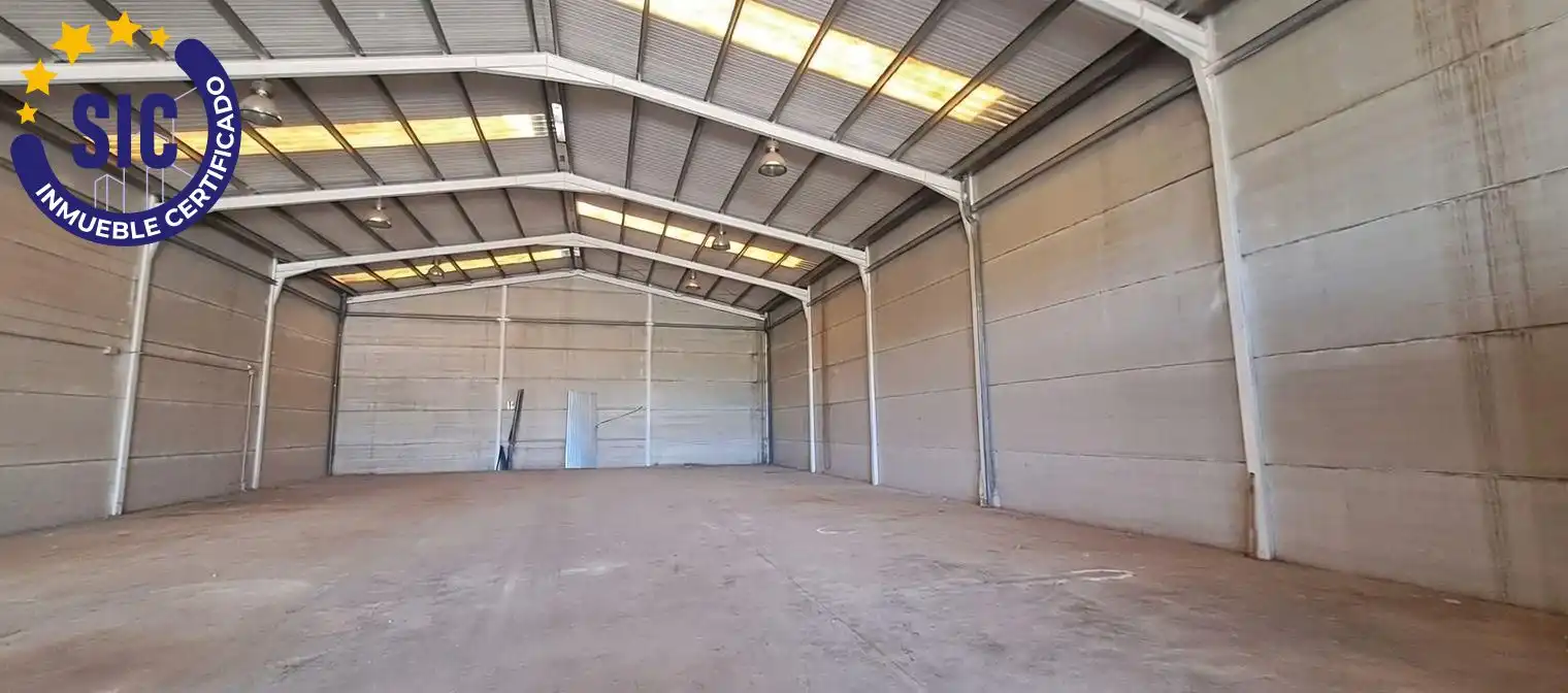 Vista exterior de Nave industrial en venta en El Genovés
