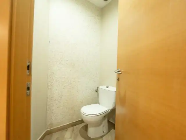 Baño de Local en venta en Pedralba con Aire acondicionado y Terraza